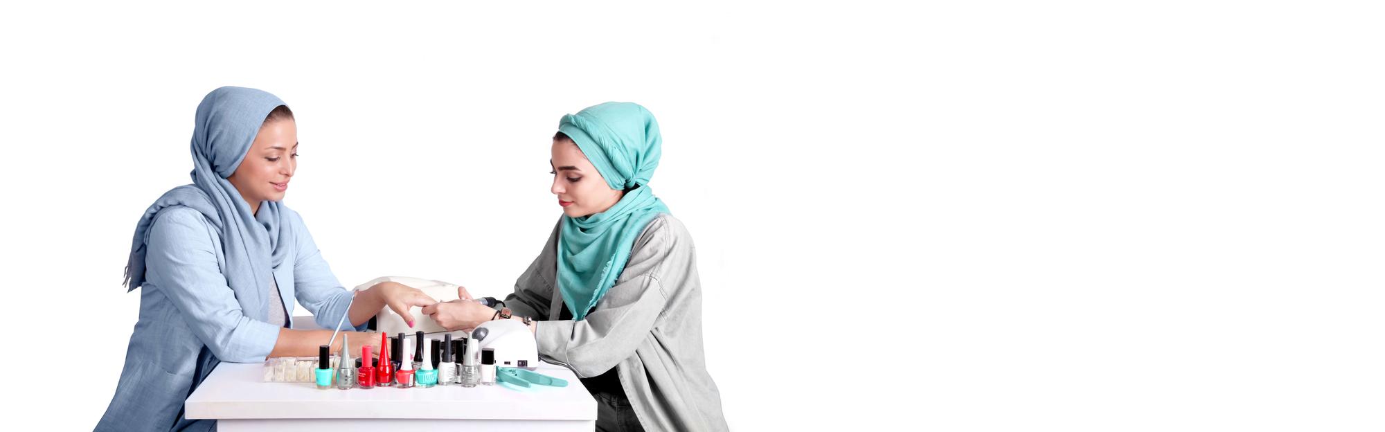خدمات ناخن در منزل با آچاره در کرج